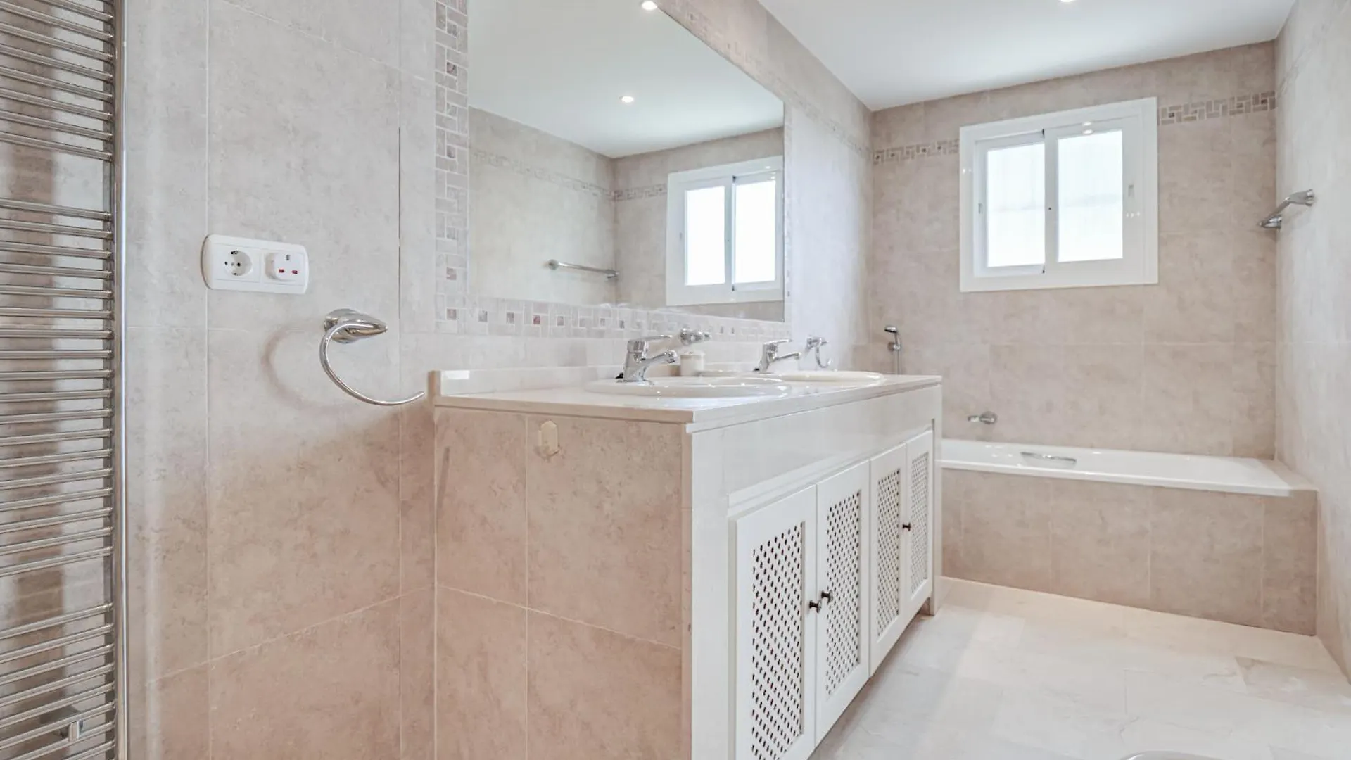 Villa Serena Marbella-Elviria